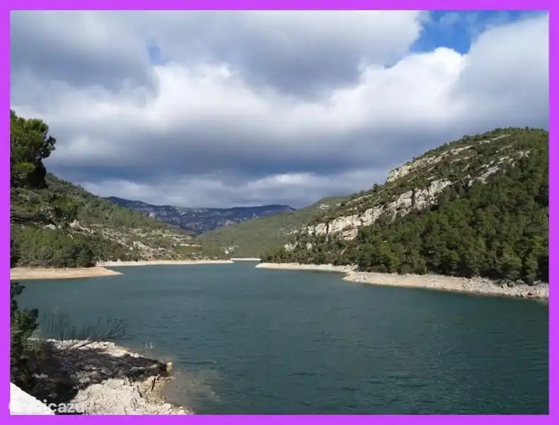 Amplia vista sobre el embalse del Moli L&#39;abad, Tinen&#231;a de Benifass&#225;