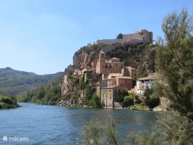 Maison de rêve sur golf**** | Espagne, Costa del Azahar, Sant Jordi - villa Le village pittoresque de Miravet avec la forteresse des Templiers du 11ème siècle comme son point culminant est situé à environ 25 km à l'intérieur des terres le long des rives de l'Èbre