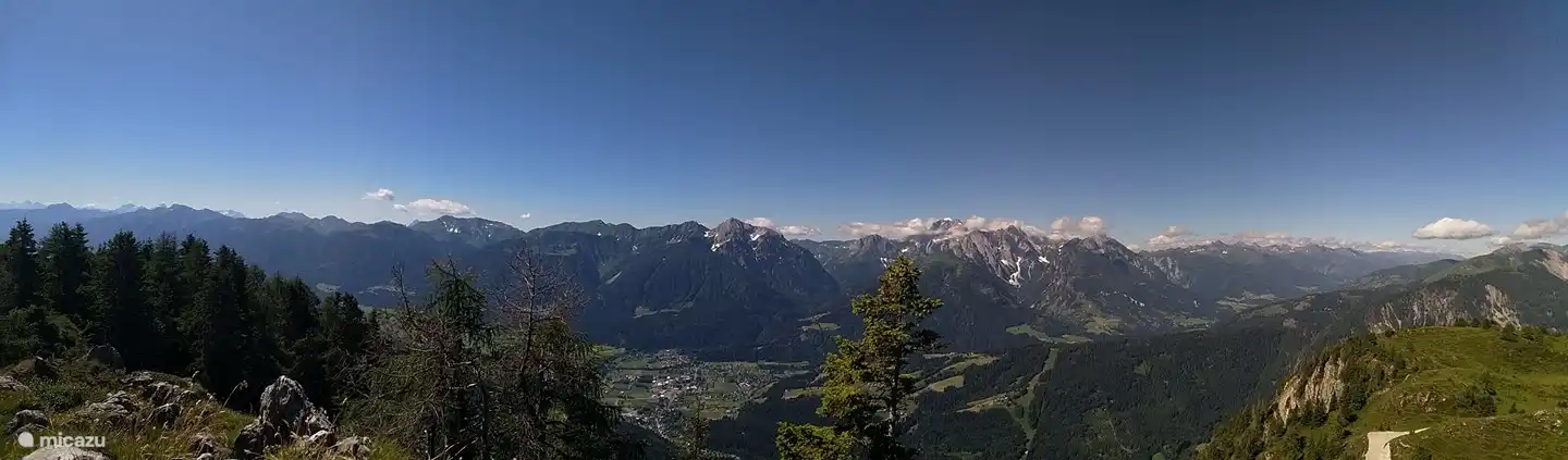Italien beginnt auf den Gipfeln der Gailthaler Alpen.