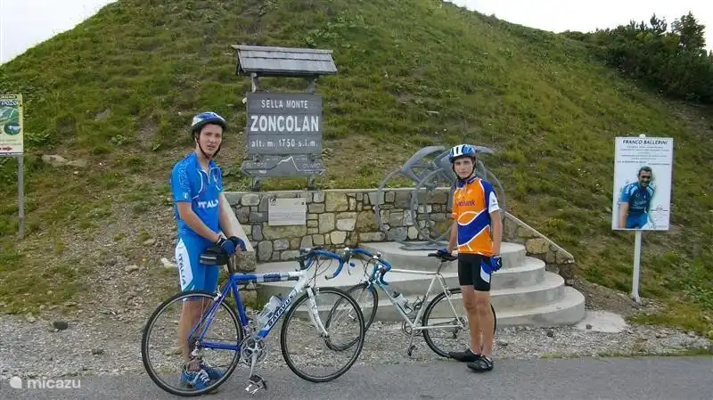 Für die sportlichen Gäste. Monte Zoncolan, der härteste Anstieg in Europa, ist gleich hinter der Grenze in Italien.