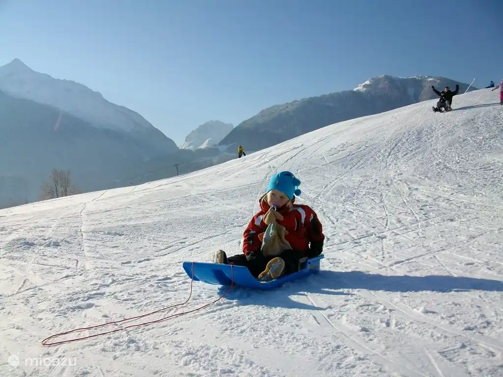 Schönes kleines Skigebiet für den Anfänger zu Fuß erreichbar.