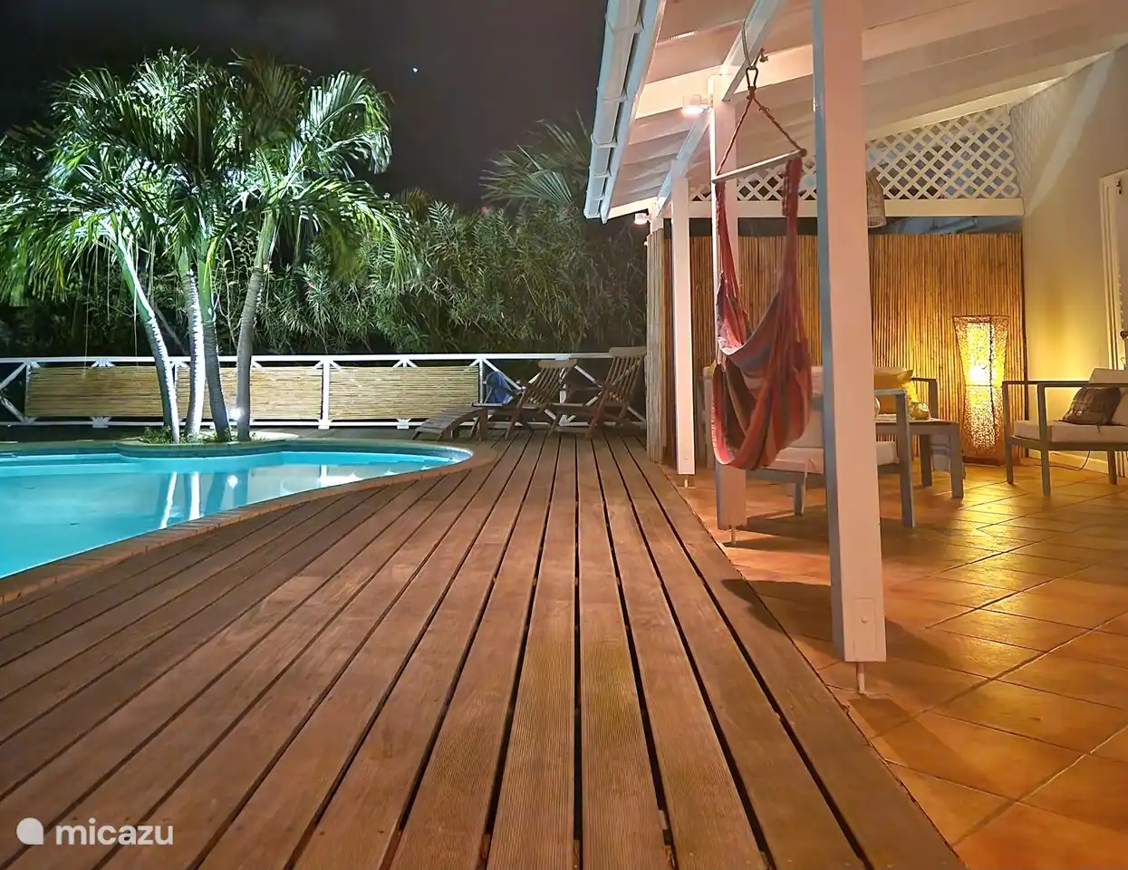 Porch connecting to pool