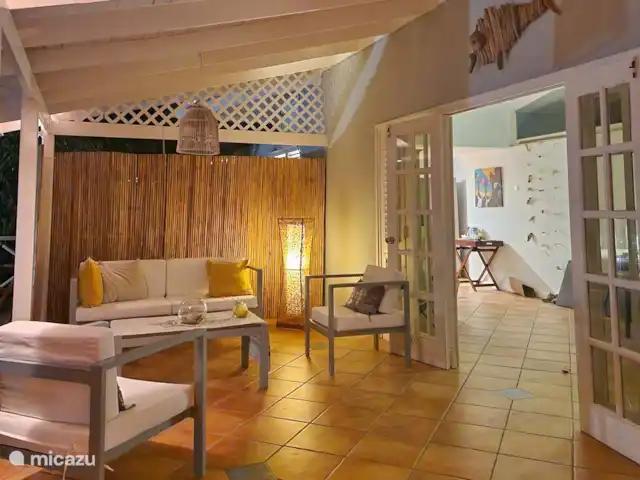 Location de Vacances Curaçao, Curaçao-Centre, Willemstad, maison de vacances - 'Casa Troepial' avec piscine privée Porche