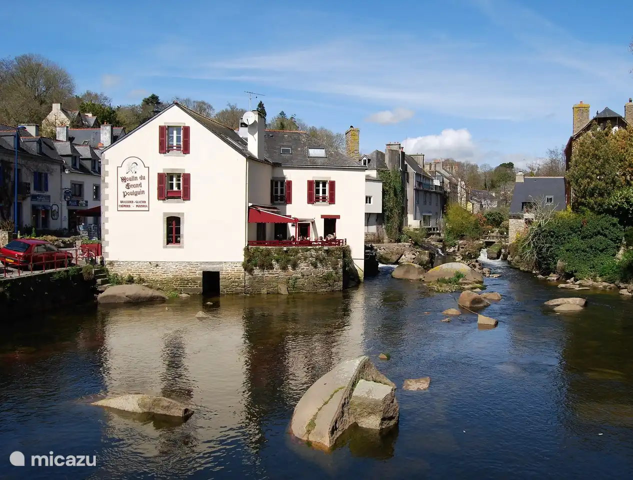 Pont Aven, village où séjourna régulièrement le peintre Gaugain, de nombreuses galeries sont visibles ici