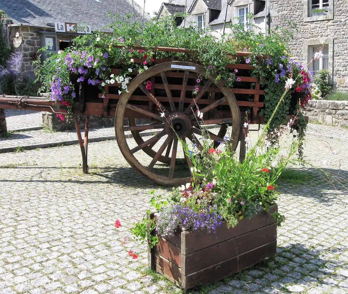 La place du village de Locronan