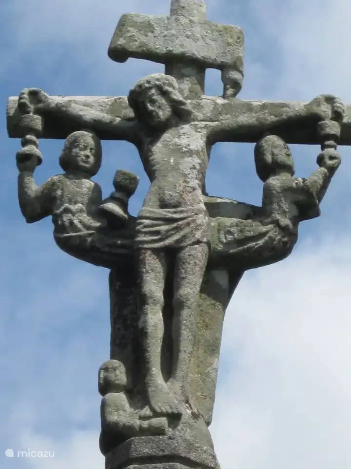 calvaires. On les croise parfois au milieu d'une forêt.