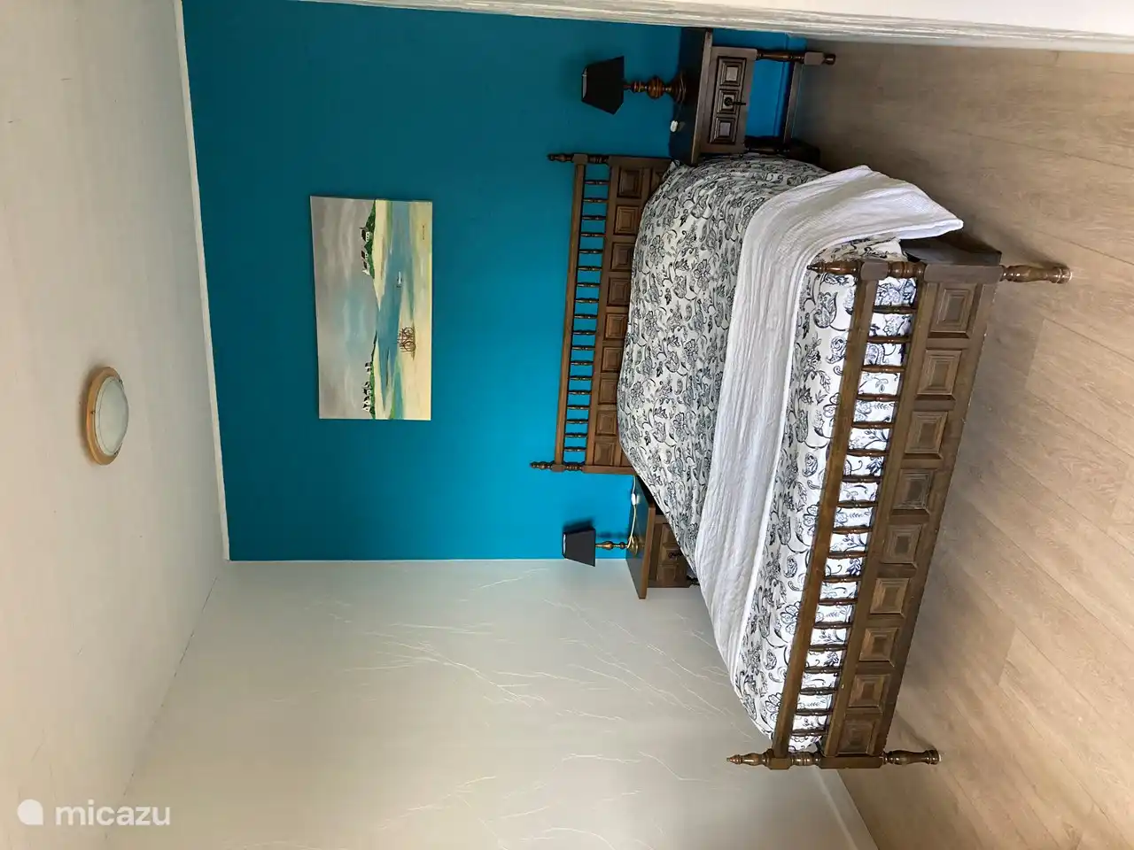 la chambre avec un lit double