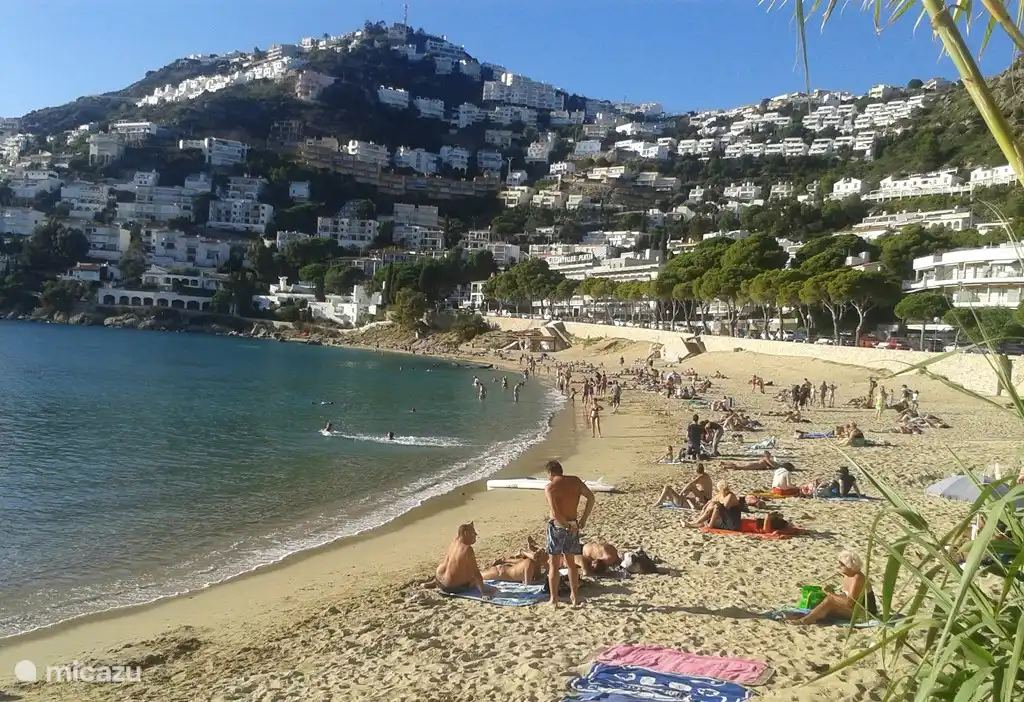 Schöner kleiner Strand in Canyelles (3km)