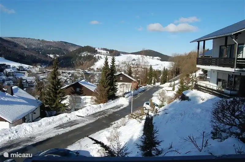 Sauerland ist eine schöne Bergregion in Deutschland und den Niederlanden in der Nähe.

In einer wunderschönen Lage mit Blick über die Berge, dieses gemütliche und luxuriöse Wohnung.

Wandern, Skifahren, gutes Essen, zu viel zu erwähnen!