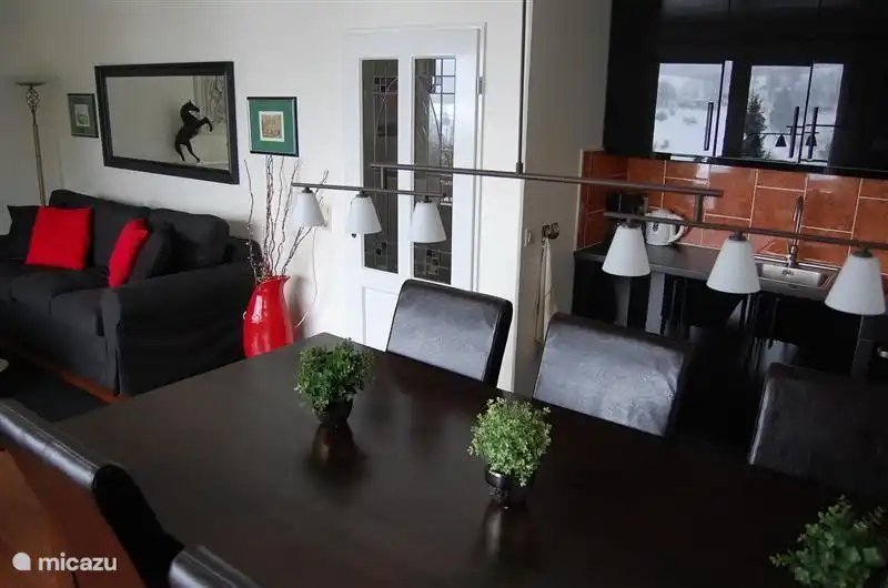 Küchen- und Esstisch