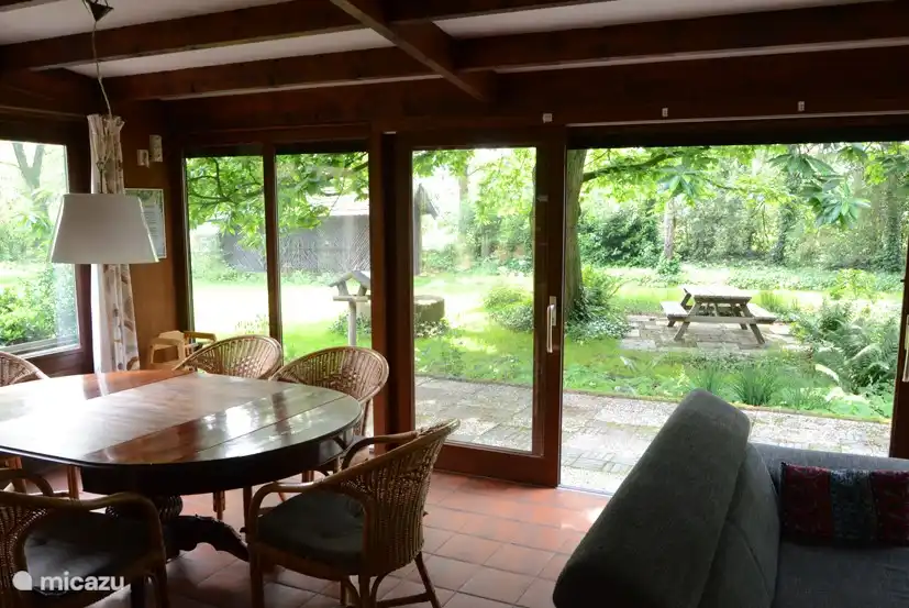 Der Wintergarten mit Blick auf der Essecke.