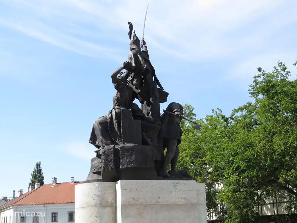 2000 Jahre Geschichte, mit Besetzung durch die Türken und durch die Russen