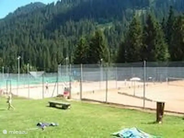 Charmant 3-kamer Appartement + WIFI huren in Zwitserland, Wallis, Morgins - appartement Halle de tennis - 2 courts synthétiques
Tarifs: 1 heure isolée : CHF 34.-
Tennis extérieurs - 2 courts terre battue, 2 courts synthétiques
Tarifs: 1 heure isolée : CHF 20.-