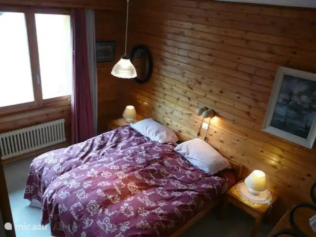 Charmant 3-kamer Appartement + WIFI huren in Zwitserland, Wallis, Morgins - appartement Masterbedroom met eigen wastafel en eigen douche.
