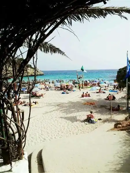 Der wunderschöne Strand mit seinem herrlichen, klaren Meer