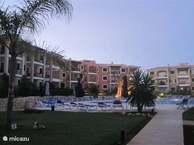 ein Blick aus dem Kinderbecken