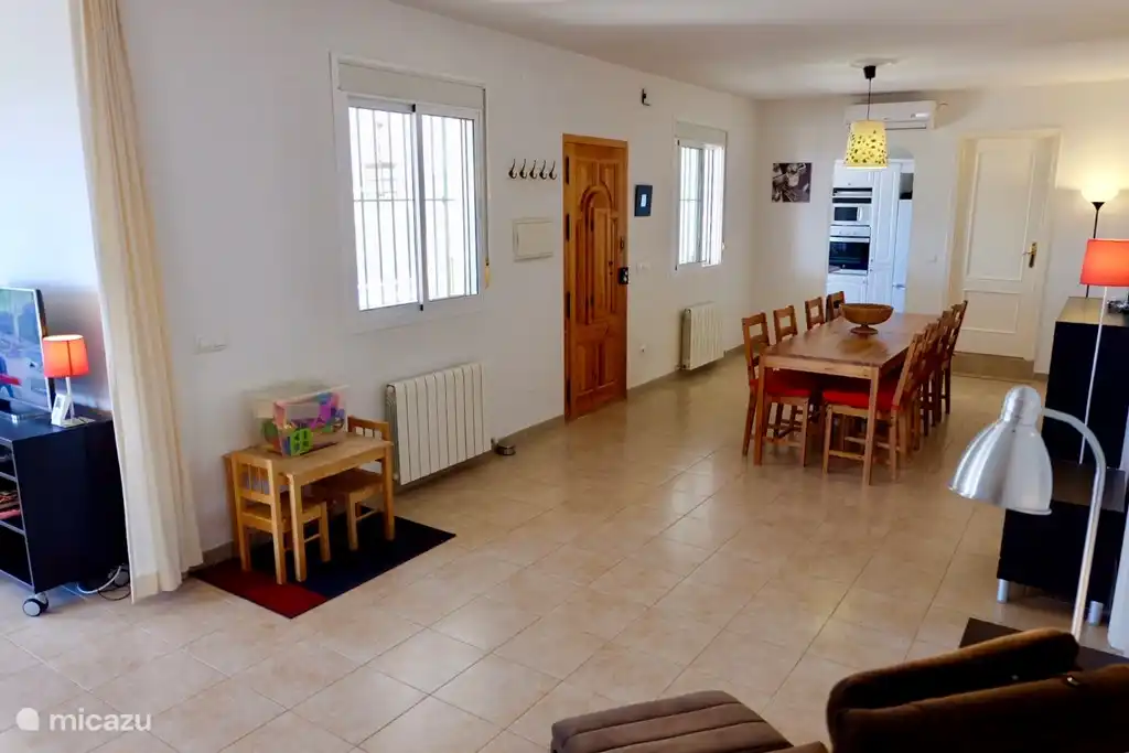 Op de achtergrond de keuken