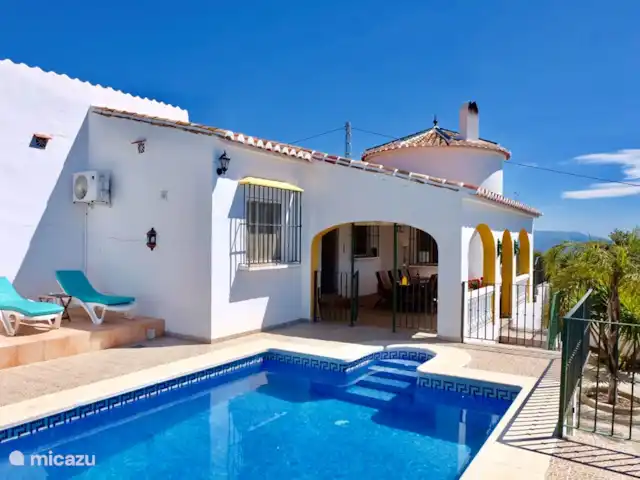 Villa Miraflores + Piscina Comares | Espagne, Costa del Sol, Comares - villa A gauche une terrasse abritée