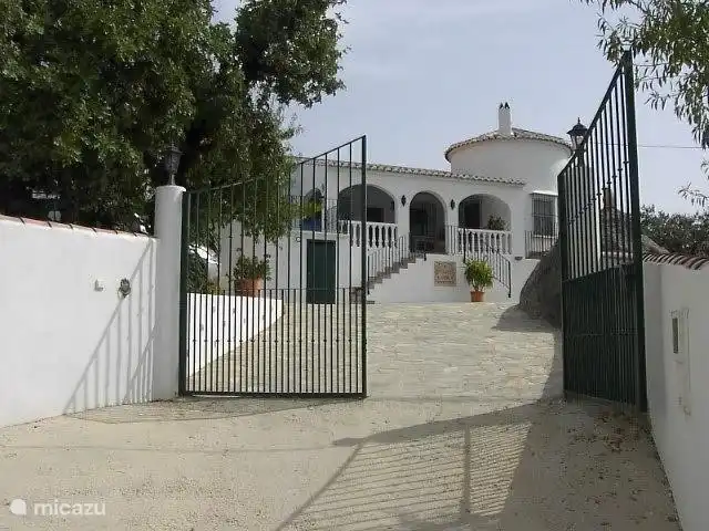 Villa Miraflores + Piscina Comares | Espagne, Costa del Sol, Comares - villa Le portail donne accès à la maison entièrement clôturée (idéal pour un enfant ou un chien)