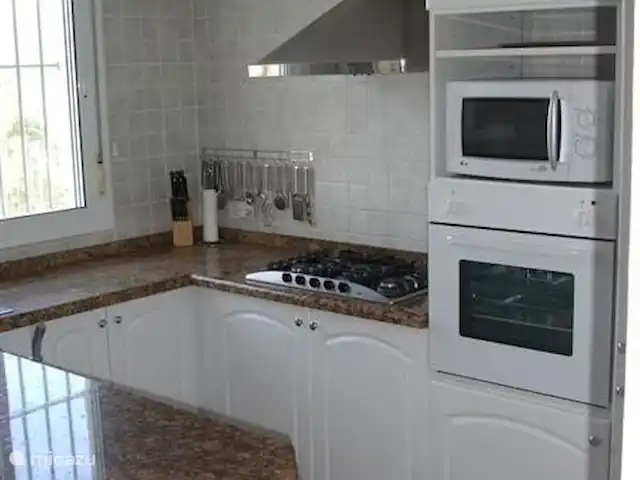 Villa Miraflores + Piscina Comares | Espagne, Costa del Sol, Comares - villa Cuisine équipée complète avec plaque de cuisson gaz 5 feux.