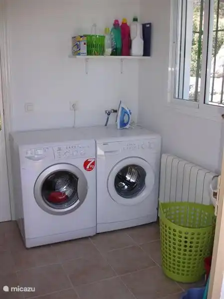 Die Wäschebügeln Abstellraum mit doppelter Scheibe