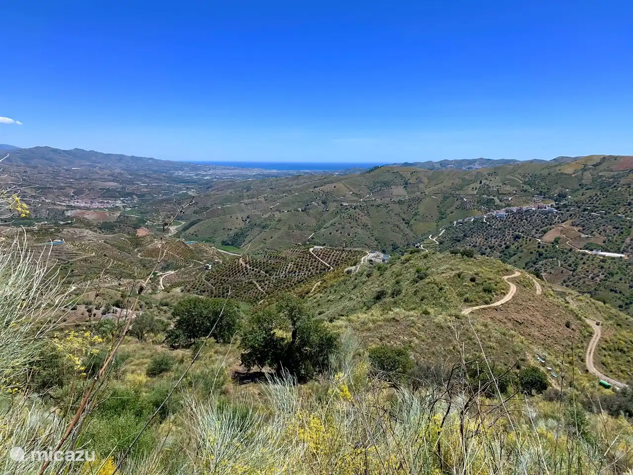 In de verte de Middellandse zee