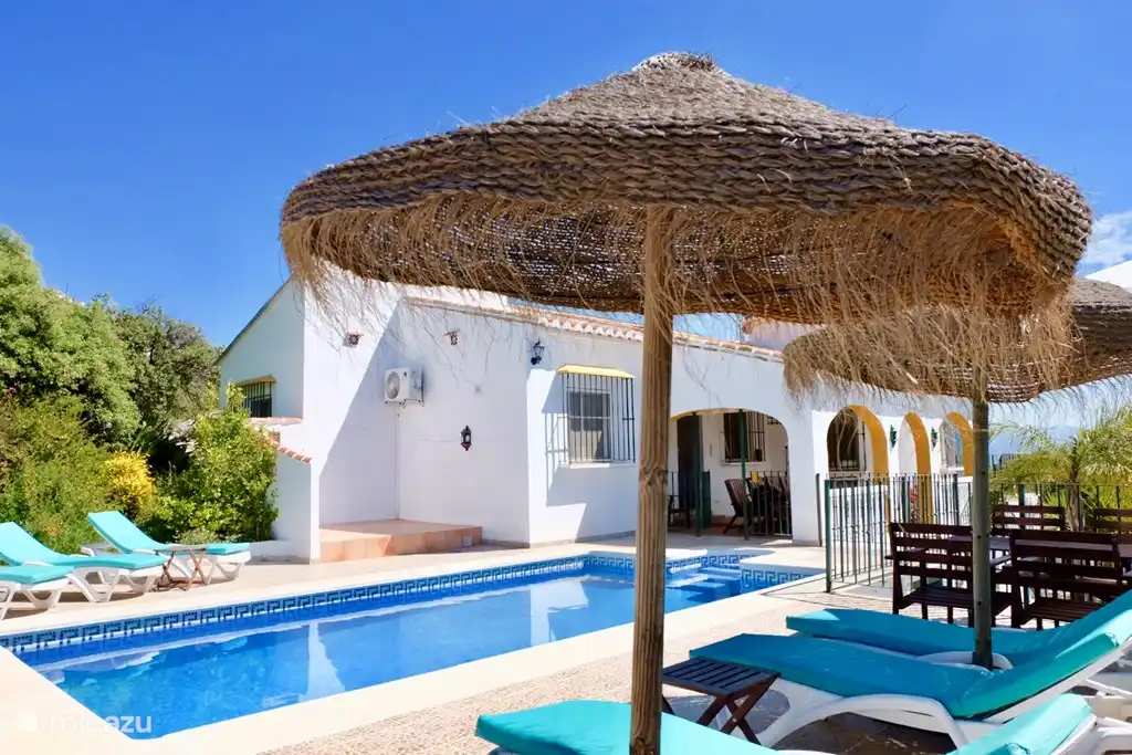 Genieten bij het zwembad