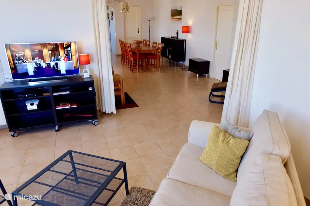 Blik richting eetkamer