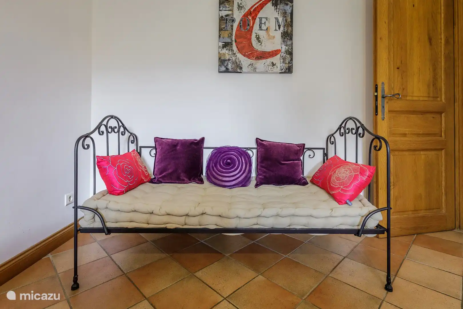 Ein Schlafsofa im Schlafzimmer