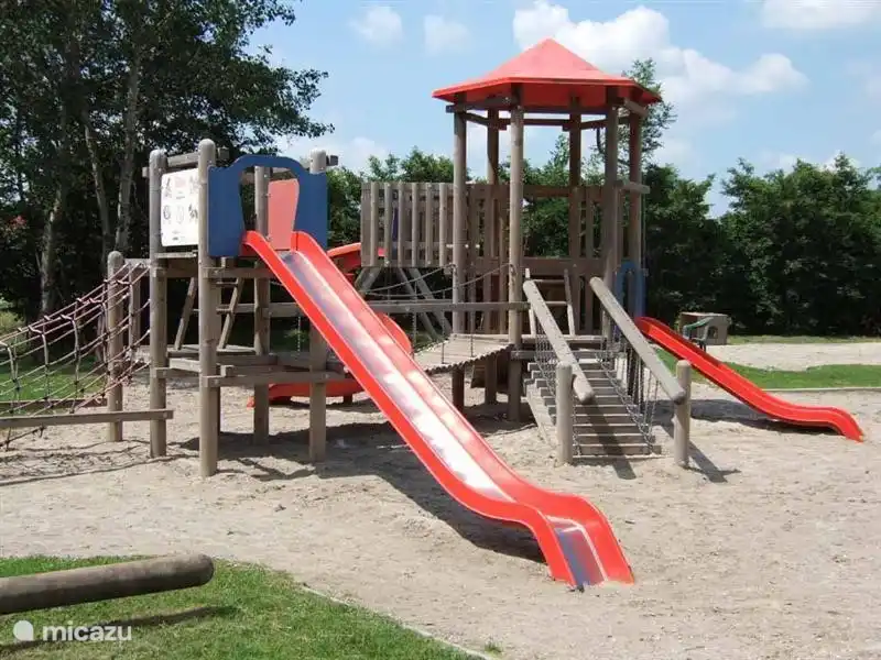 l'aire de jeux pour enfants