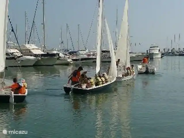 Cascades de la Marina | Espagne, Costa Blanca, Dénia - appartement Port de Dénia. Ici, vous pouvez pratiquer tous les sports nautiques que vous souhaitez. Vous pouvez également louer votre bateau ici, etc. Vous pouvez également voyager d'ici vers et depuis les îles Baléares, les îles Canaries, etc.
Si vous voulez rester plus près de chez vous, il est également agréable de naviguer vers Javea, Altea et d'autres endroits.
