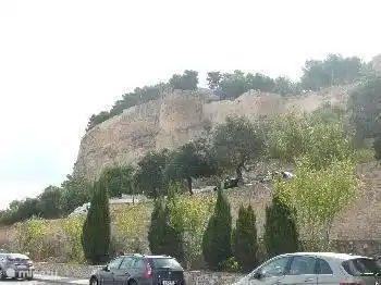 El castillo. Hermosa para ver, incluso de noche. Muy valioso.