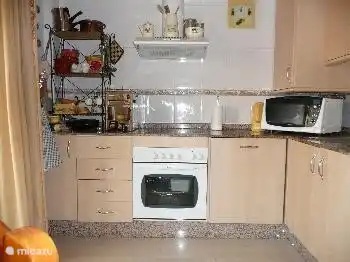 La cocina está totalmente equipada y moderna si prefiere cocinar en casa.