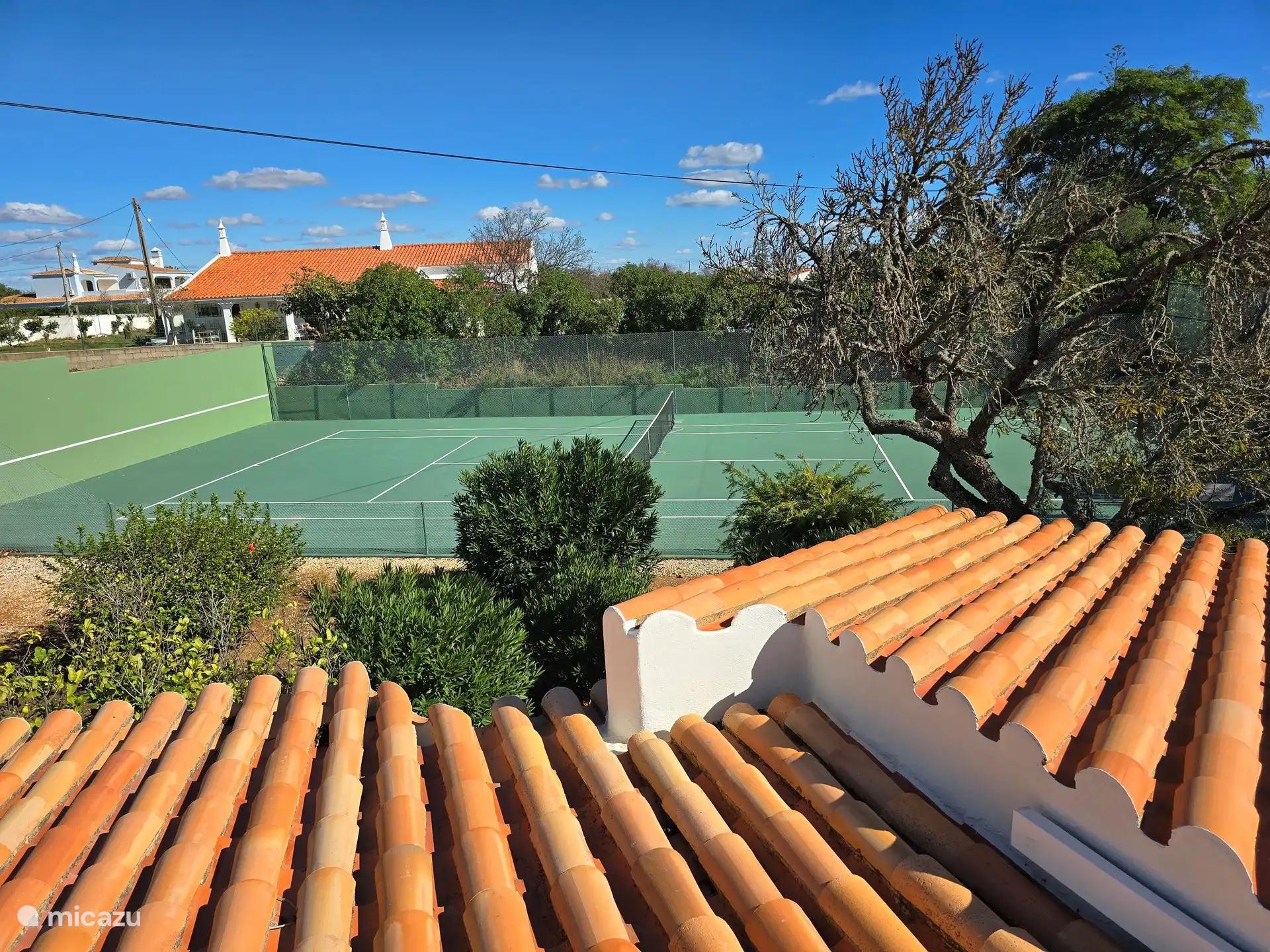 Ansicht des Tennisplatzes