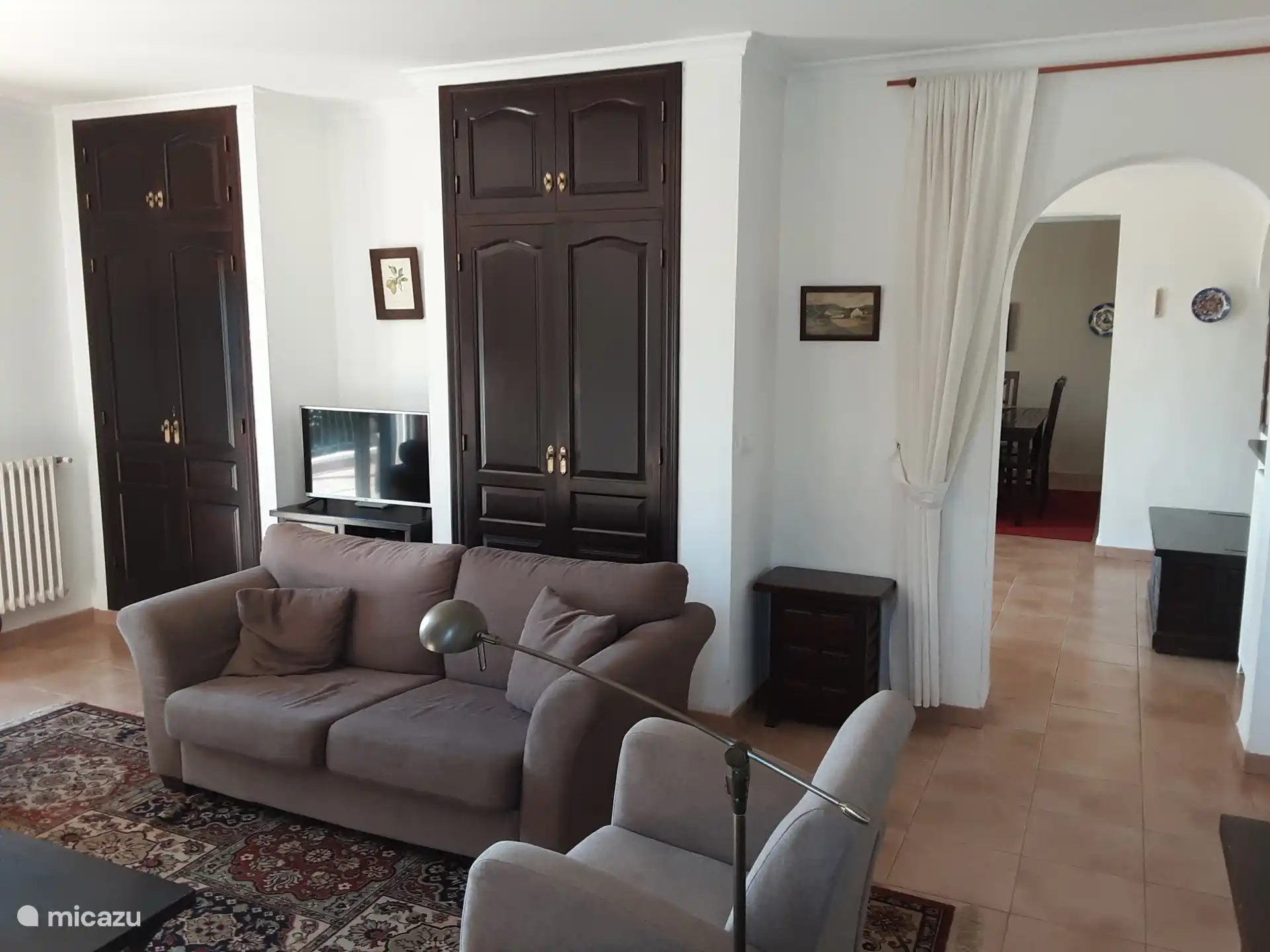 Zitkamer met doorgang naar eetkamer