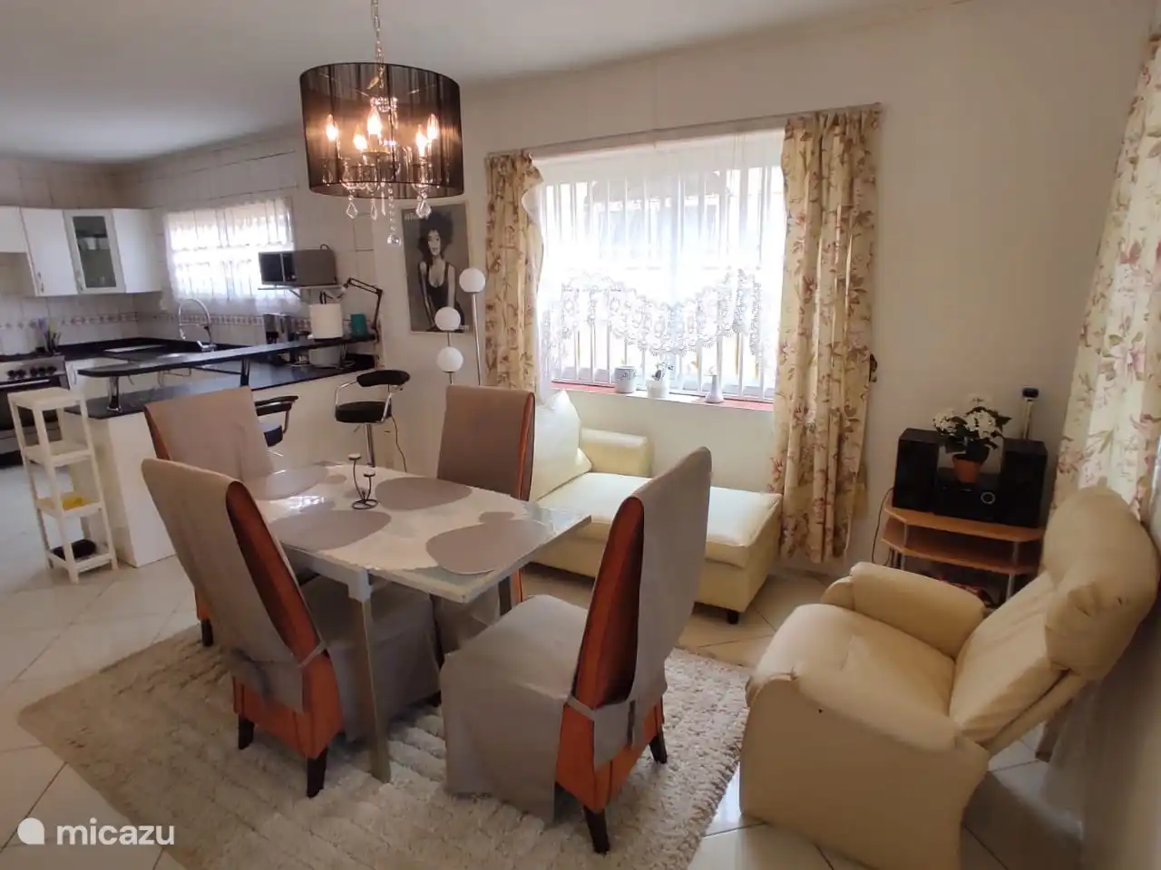 Área de comedor apartamento de la planta baja