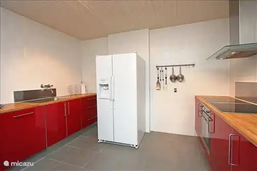 Küche im Erdgeschoss mit großen amerikanischen vrie-/koelkast, Doppel-Glaskeramik-Kochfeld, Umluft-Backofen und Spülmaschine, wo Sie kochen leckere kann für alle zusammen!