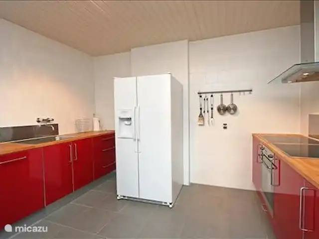 Landhaus Wiesenrain | Allemagne, Eifel, Monschau - manoir / château Cuisine au rez-de-chaussée avec grand congélateur/réfrigérateur américain, double plaque vitrocéramique, four à convection et lave-vaisselle, où vous pourrez profiter de la cuisine pour tous !