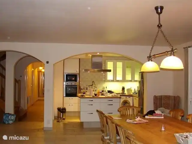 Villa La Vesença | France, Hérault, Prades-sur-Vernazobre - maison de vacances La cuisine le soir.