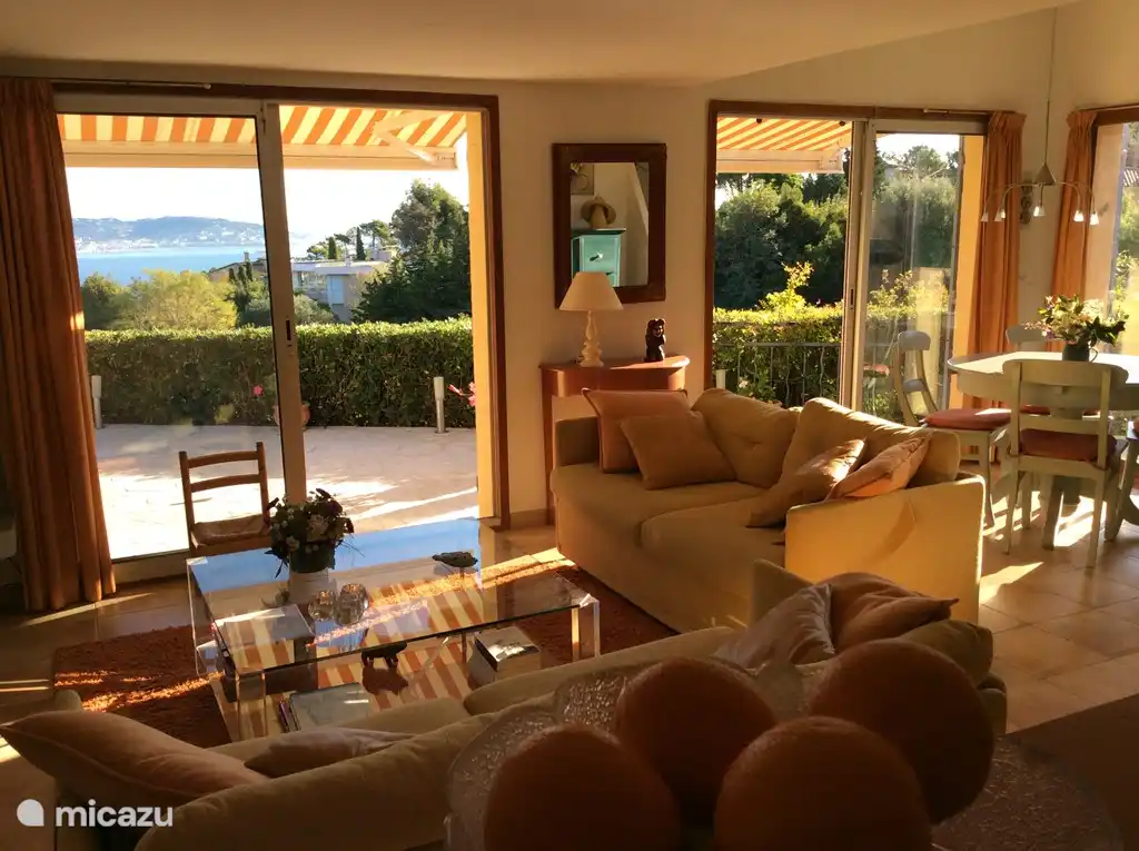 Acogedor espacio habitable con una hermosa vista!