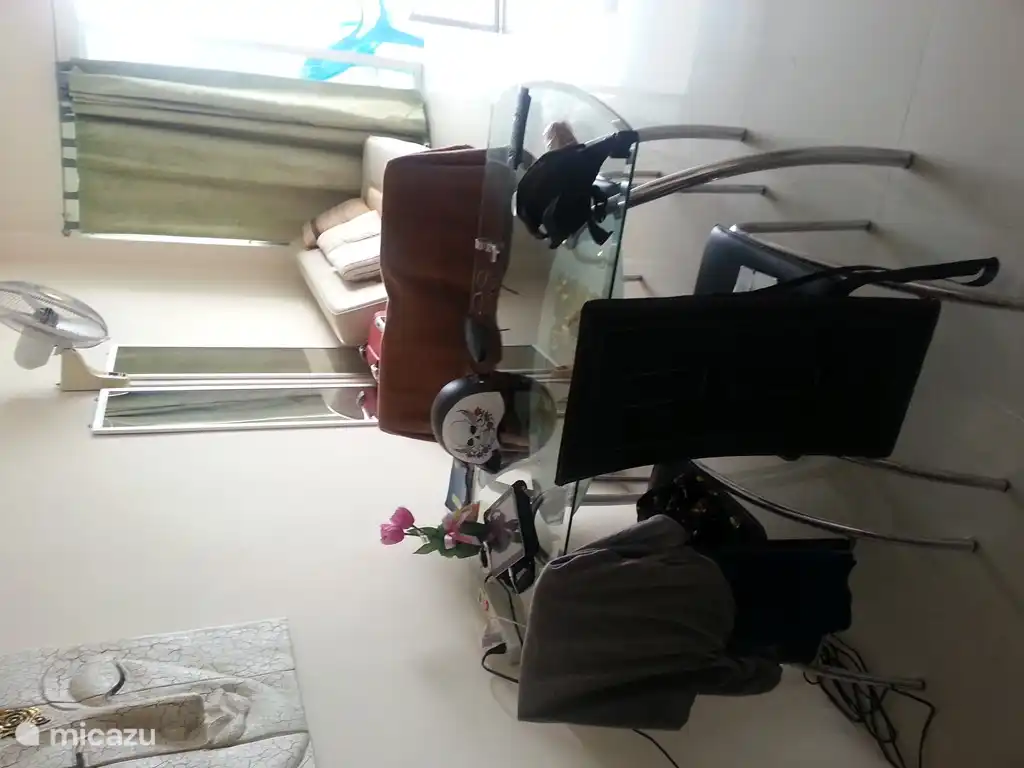 Tisch und 4 stühlen