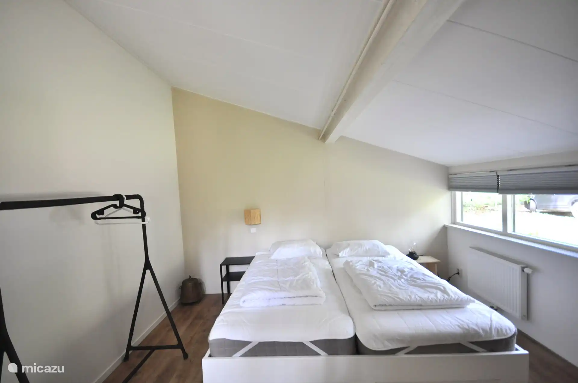 Das Hauptschlafzimmer mit Doppelbett (zwei 90 x 200 Matratzen)