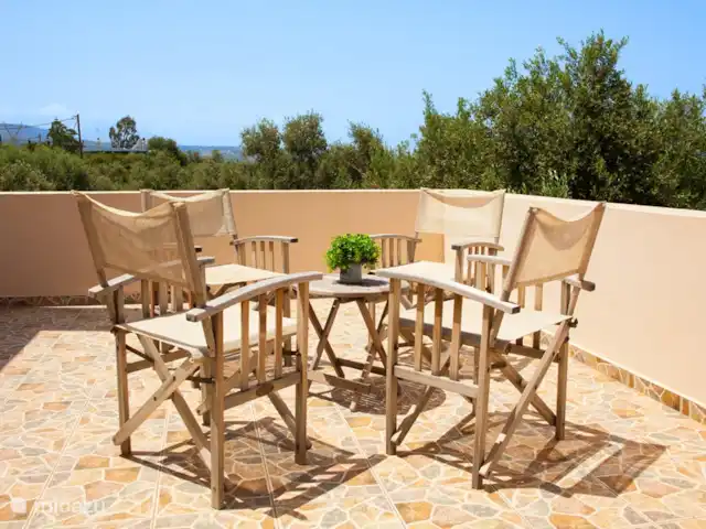 Location de Vacances Grèce, Crète, Rethymnon, villa - Villa Zeus Prinès Grande terrasse sur le toit avec vue imprenable sur la mer et la montagne.