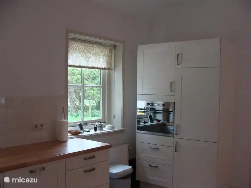 Kühlschrank und Mikrowelle