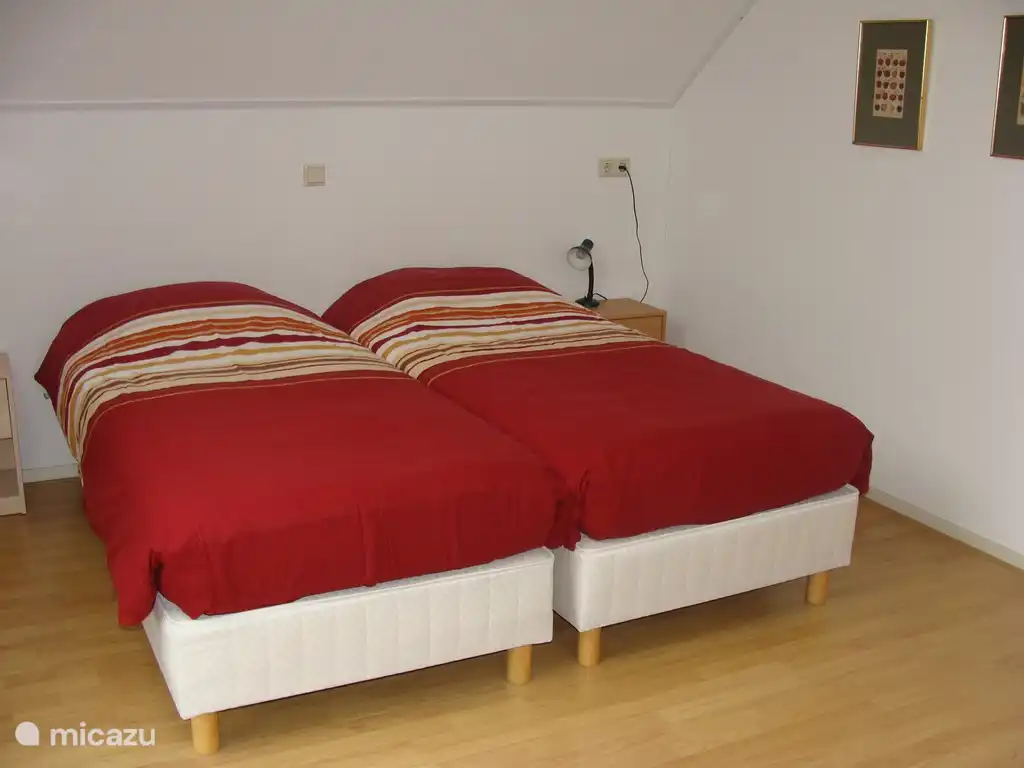 Im Obergeschoss Schlafzimmer nach hinten