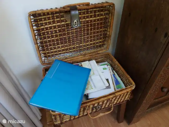 El Broekhof en Países Bajos, Güeldres, Klarenbeek - casa vacacional Cesta de mimbre con información turística