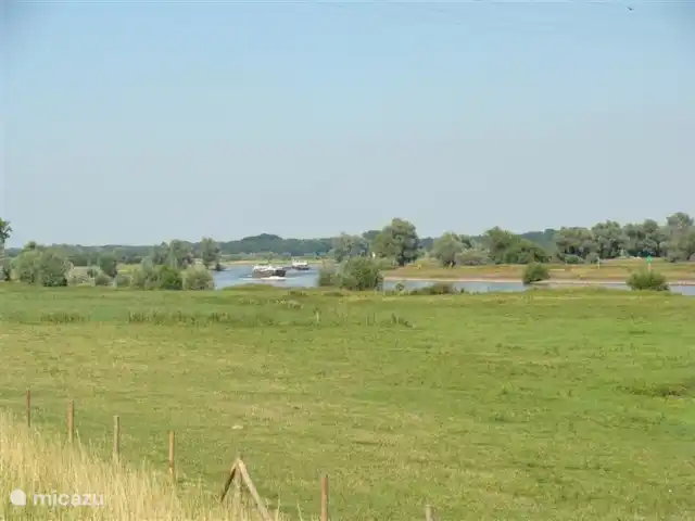 El Broekhof en Países Bajos, Güeldres, Klarenbeek - casa vacacional A pocos kilómetros: El IJssel cerca de Zutphen visto en dirección a Deventer. Según muchos, el IJssel es el río más hermoso de los Países Bajos.