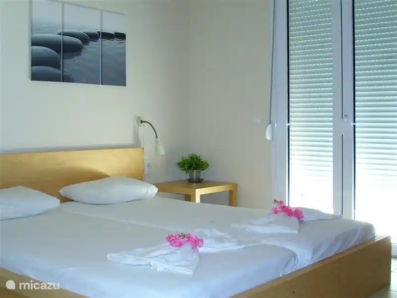 3 Schlafzimmer mit 2 Betten 180x200 cm