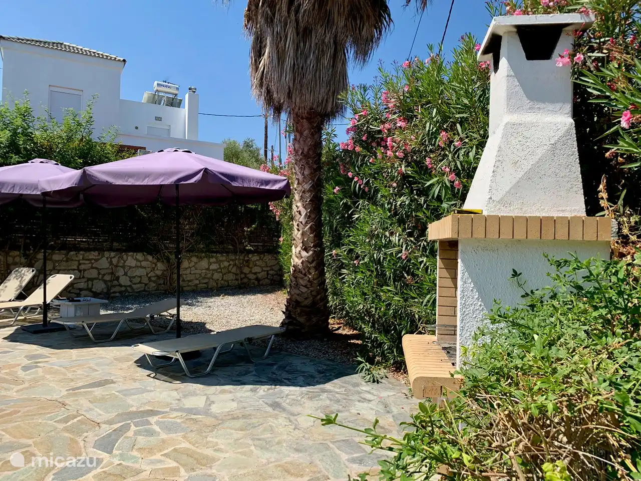 Griechischer Grill im Garten