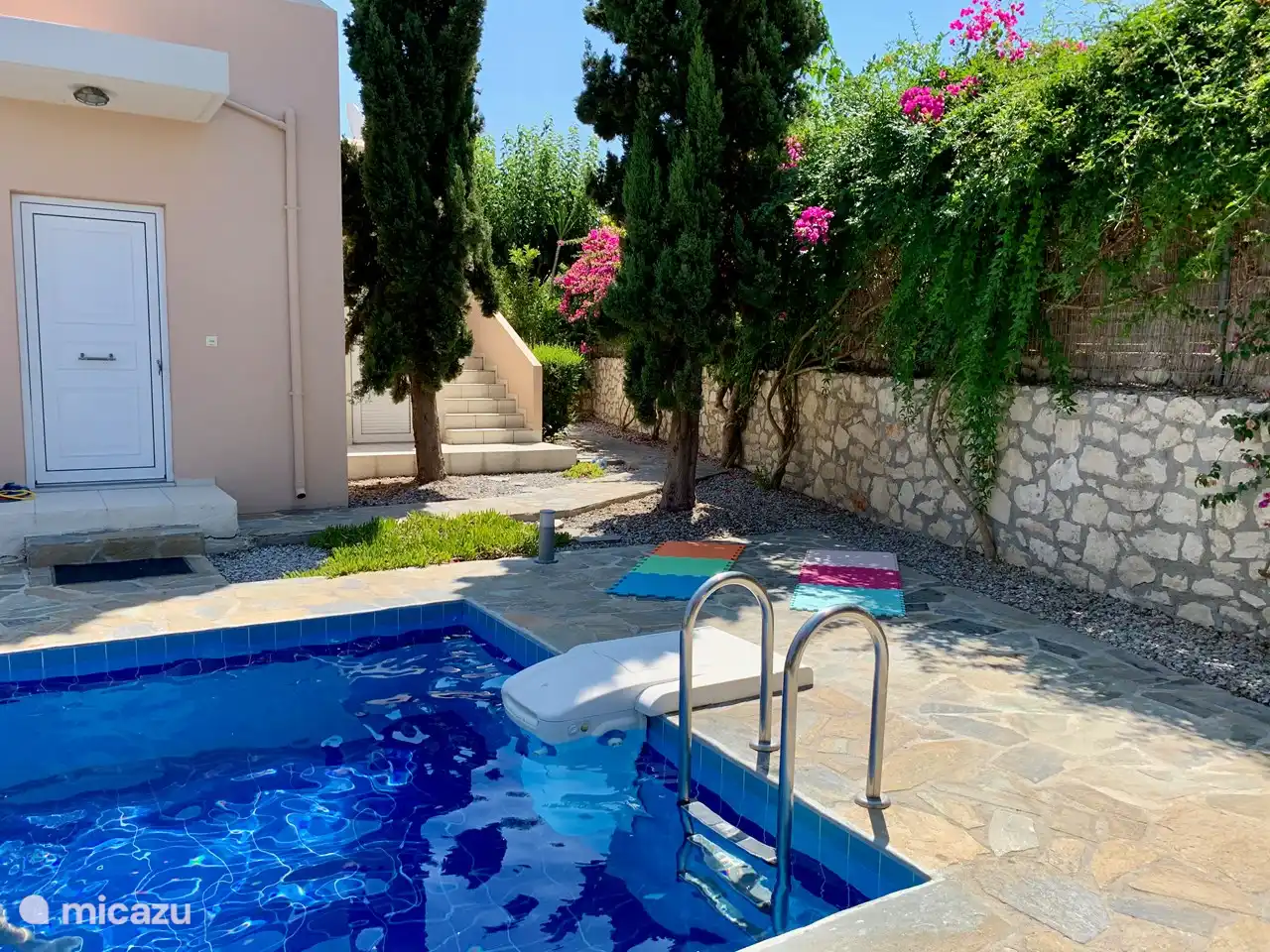 Garten und Schwimmbad auf der Südseite